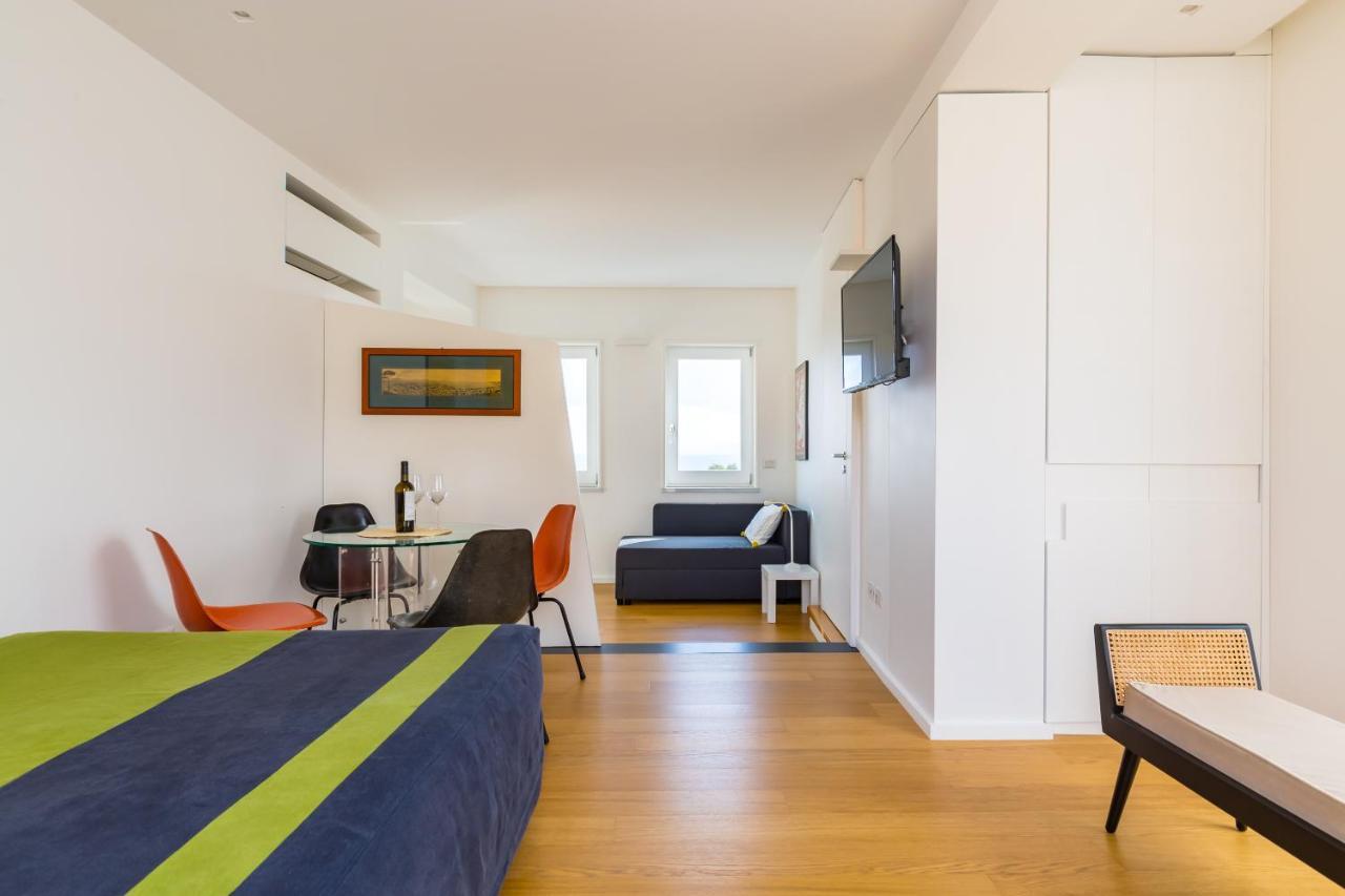 Seaview Terrace 360°& Elegant Loft Apartment เนเปิลส์ ภายนอก รูปภาพ